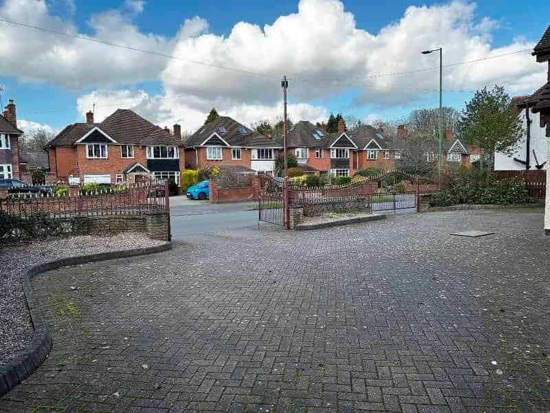 4 Bed House for Sale - Large Family Home with Ensuite Bedrooms and Double Garage
