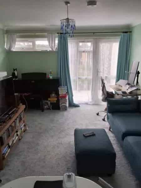 2 Bed House with Enclosed Garden and Handrails