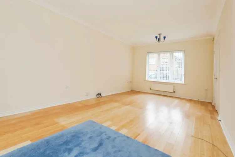 Five Bedroom Detached House with Garage and Gardens
