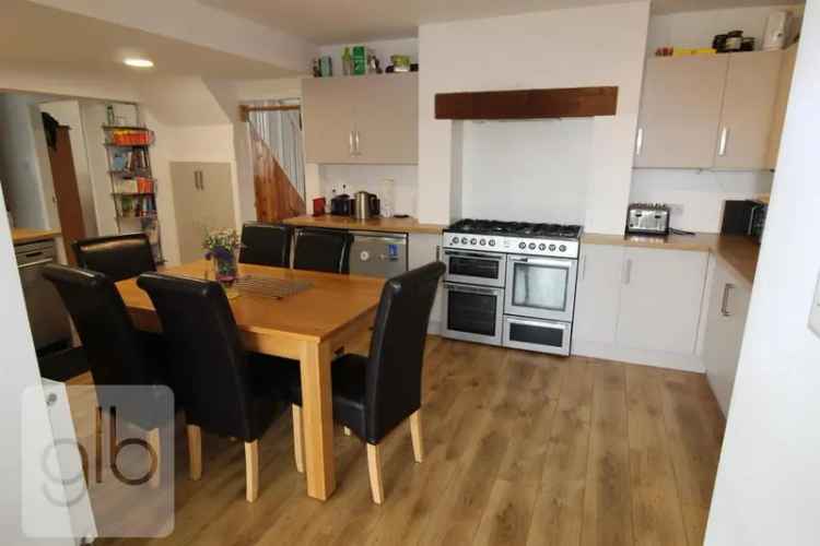 6 Bedroom End of Terrace House to Rent
