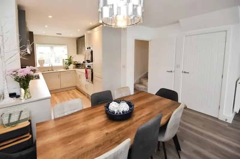 Four Bedroom House with Two En-Suites and Landscaped Garden