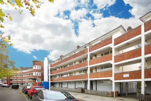 Spacious Third Floor Flat with Private Parking and Loft