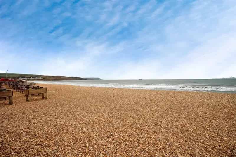 Two Bedroom Apartment Near Overcombe Beach Garage Parking