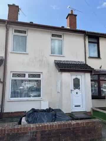Unfurnished Mid-Terrace House Near Amenities