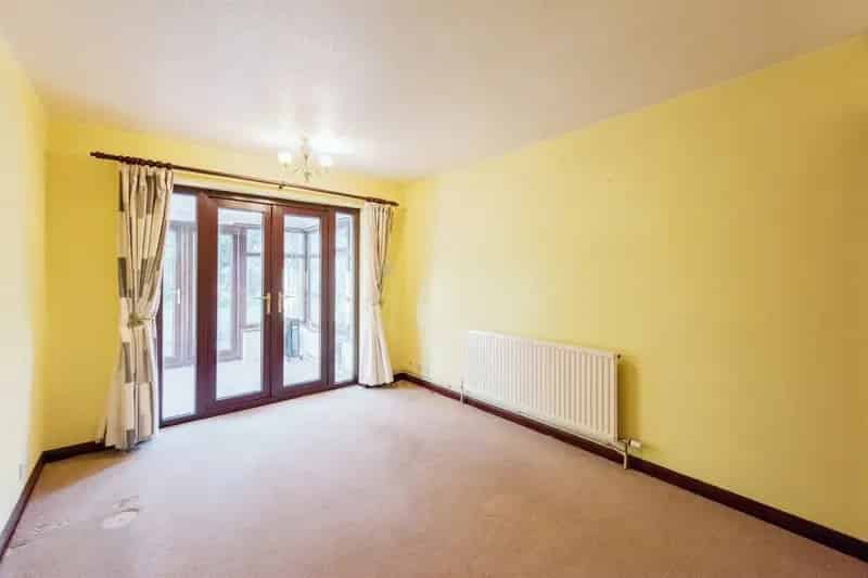 Three Bedroom Detached House with Garage and Landscaped Garden