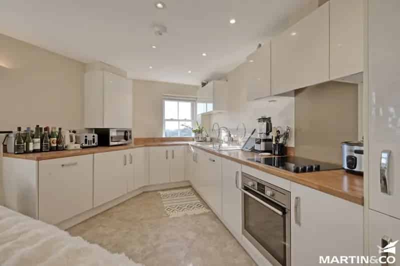 2 Bedroom Flat Chelmsford City Centre - Modern Apartment For Sale