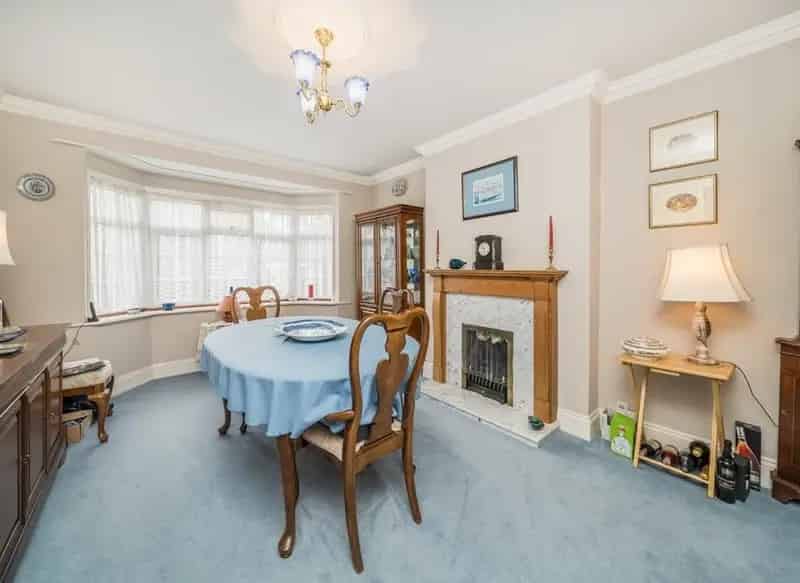 34 Bedroom Detached House Near River Ember Private Spa Meadow