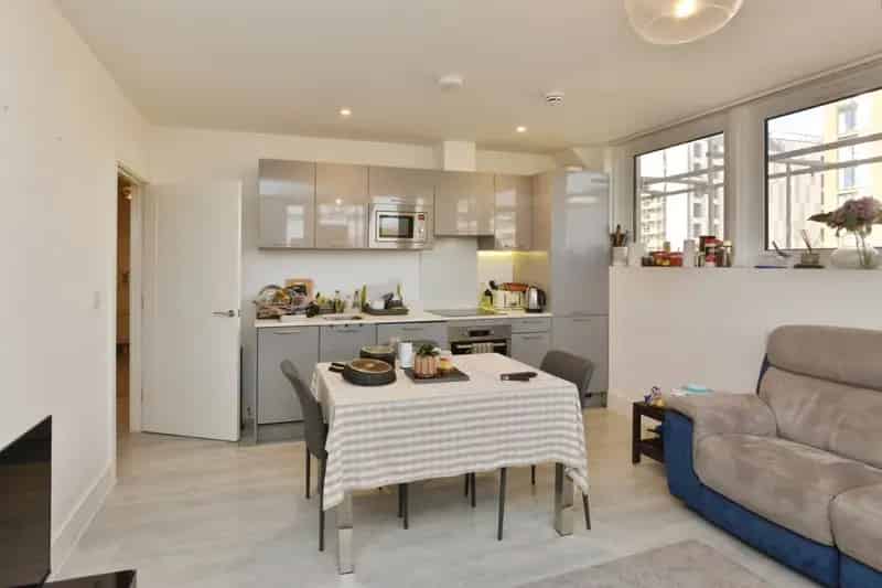 Two Bedroom Apartment Central Milton Keynes Ideal First Time Buyer Investor