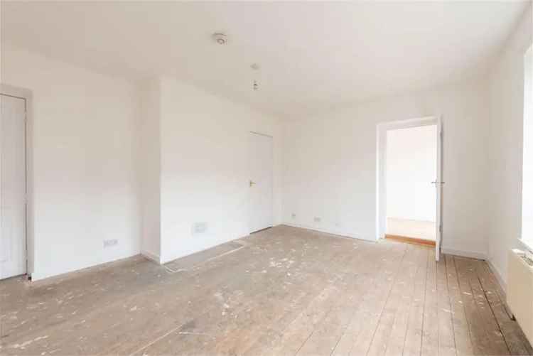 3 Bed Flat First Floor with 1 Reception Room Musselburgh