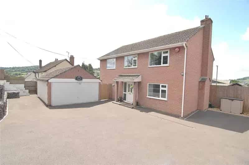 4 Bedroom Detached House For Sale Rodborough