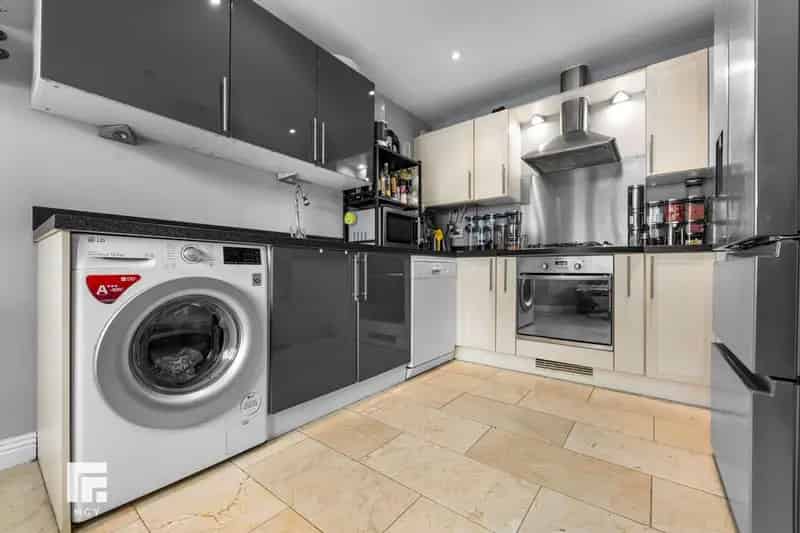 4 Bedroom End of Terrace House for Sale