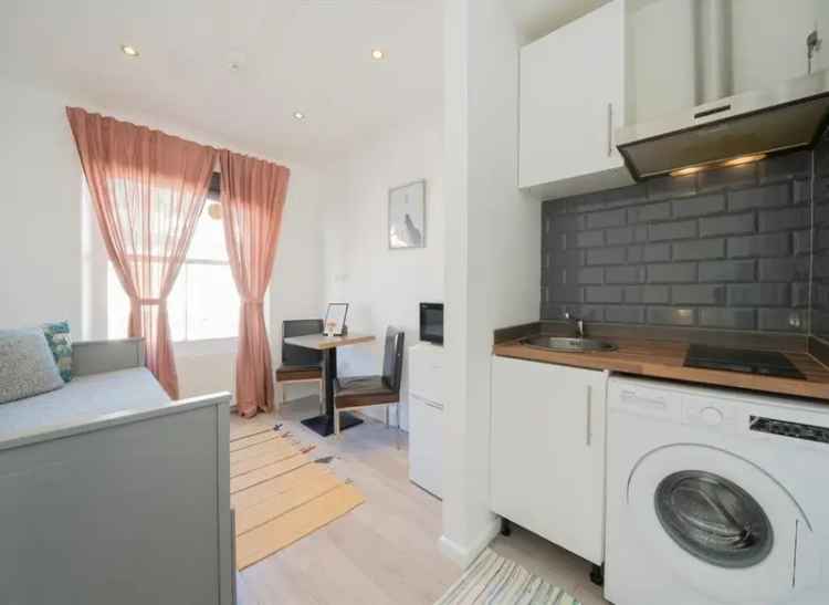 One Bedroom Flat Near Earls Court Tube