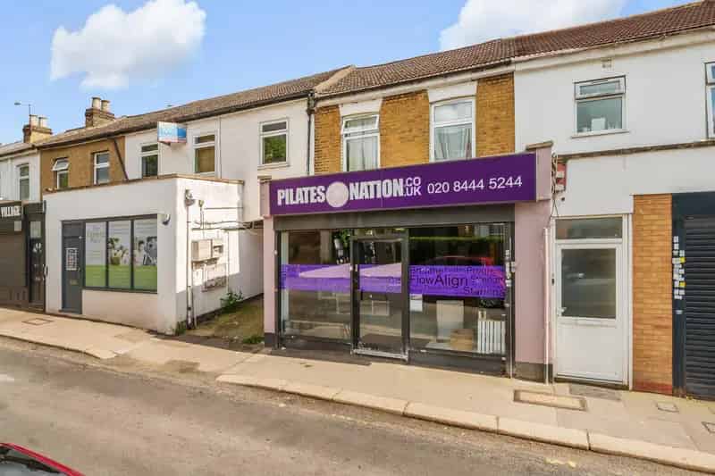 East Finchley Mixed-Use Freehold Investment  44700pa Income