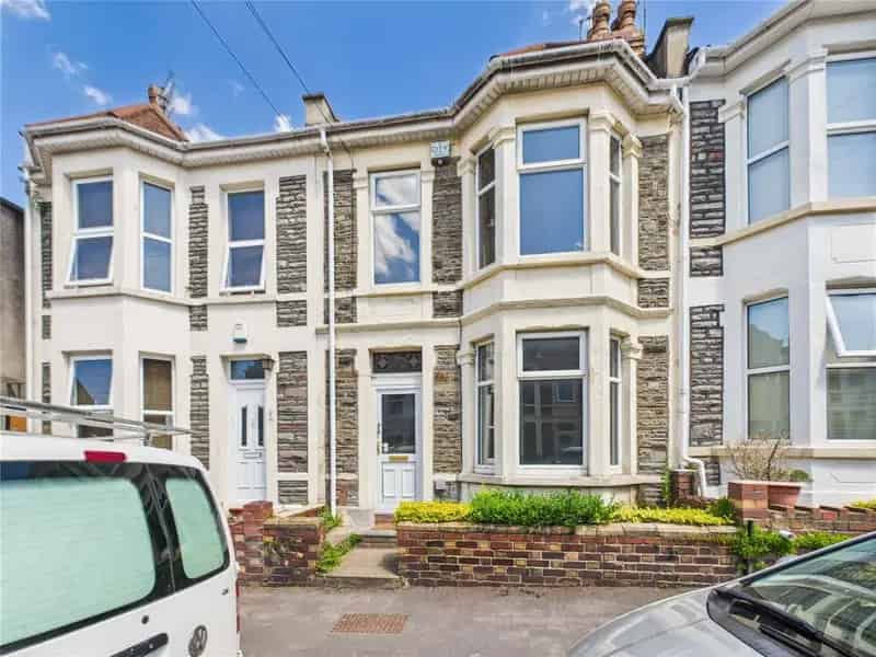 3 Bedroom Mid Terrace House For Sale