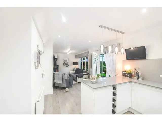 4 Bedroom Detached House for Sale in West Craigs