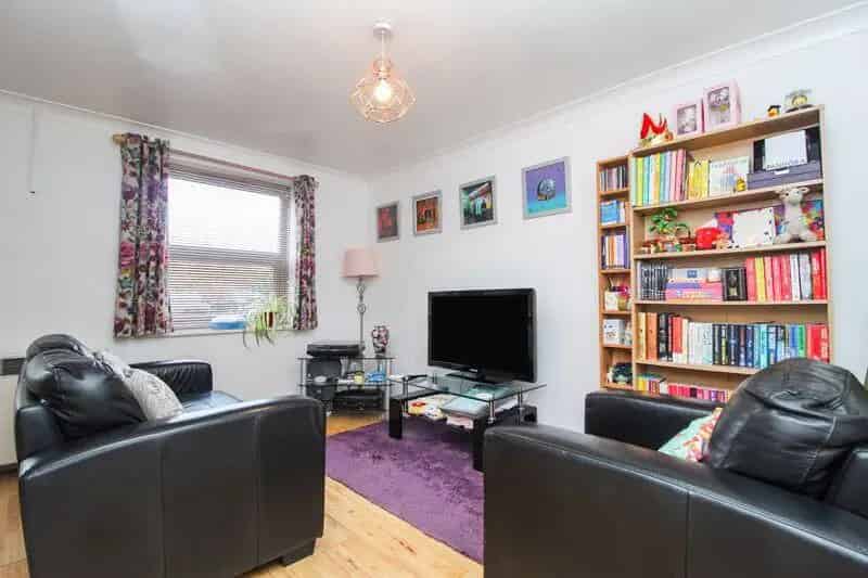 1 Bedroom Ground Floor Flat for Sale in Bedford