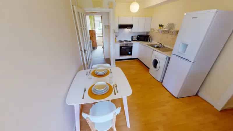2 bedroom Flat
 To Rent