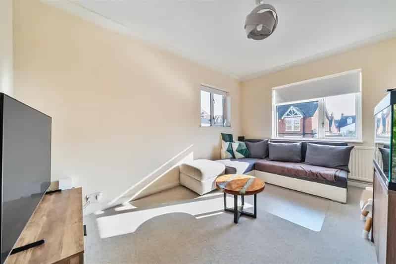 3 Bedroom Apartment for Sale - First Floor, Own Entrance, No Onward Chain