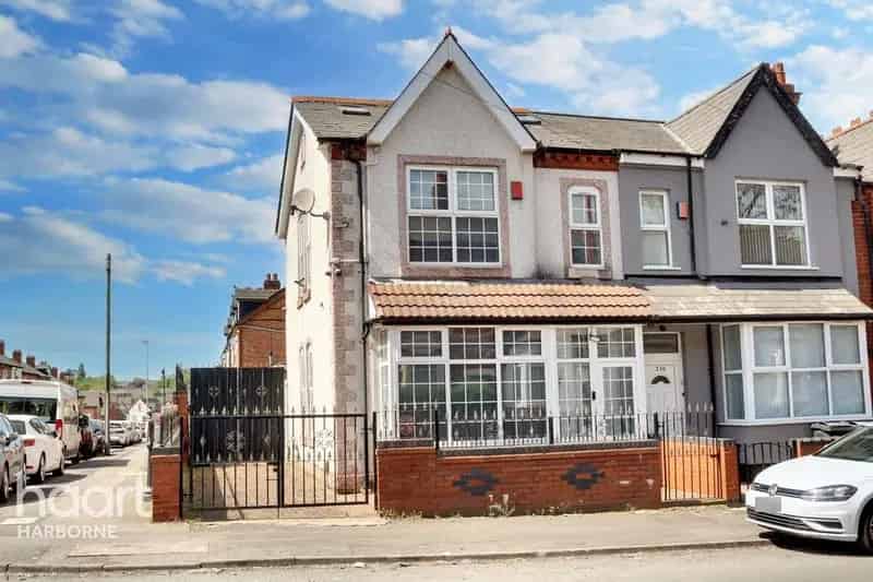 4 Bedroom End Terrace House For Sale