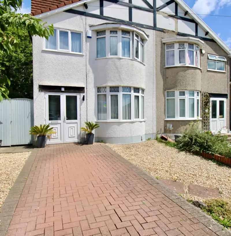 5 Bedroom Semi Detached House For Sale