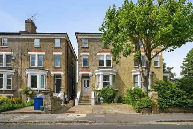 Spacious Period Home near Ealing Broadway Station