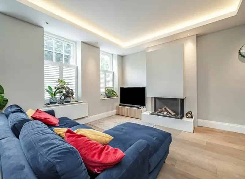 3 Bedroom Flat in Hampton Hill with Bushy Park Views