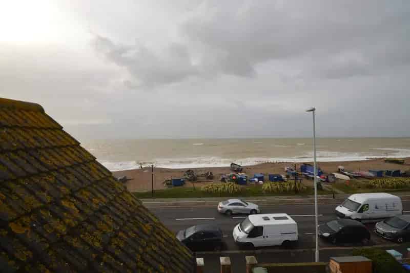 Sea View Studio Flat Near Seafront Amenities