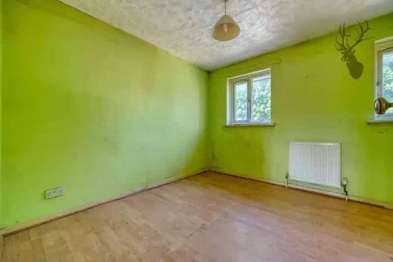 2 Bedroom Terraced House Beckton For Sale