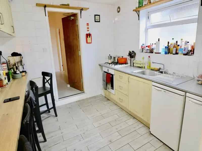 5 Bedroom Student House Share Near ARU