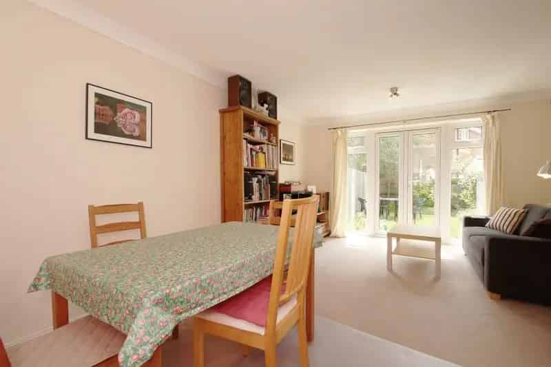2 Bedroom Semi-Detached House to Rent