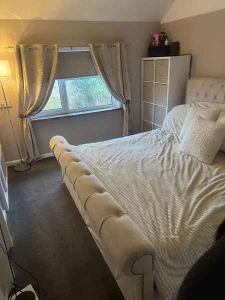 3 Bed Semi Detached House with Dining Room