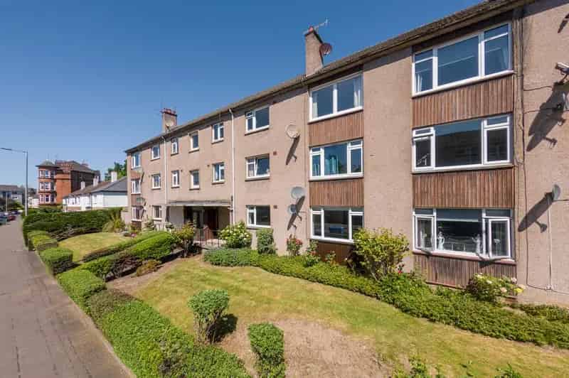 2 Bedroom Apartment for Sale in Shawlands