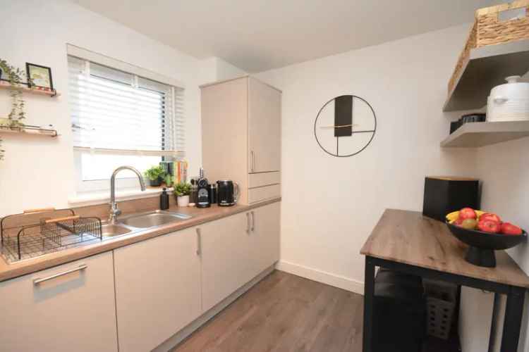 Luxury 2 Bed Flat in Laurieston Near M9 Motorway