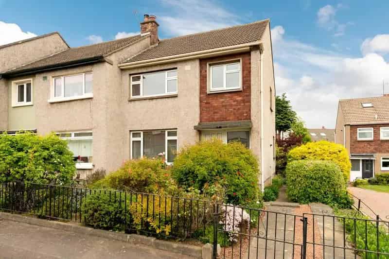 3 Bedroom End Terrace House For Sale