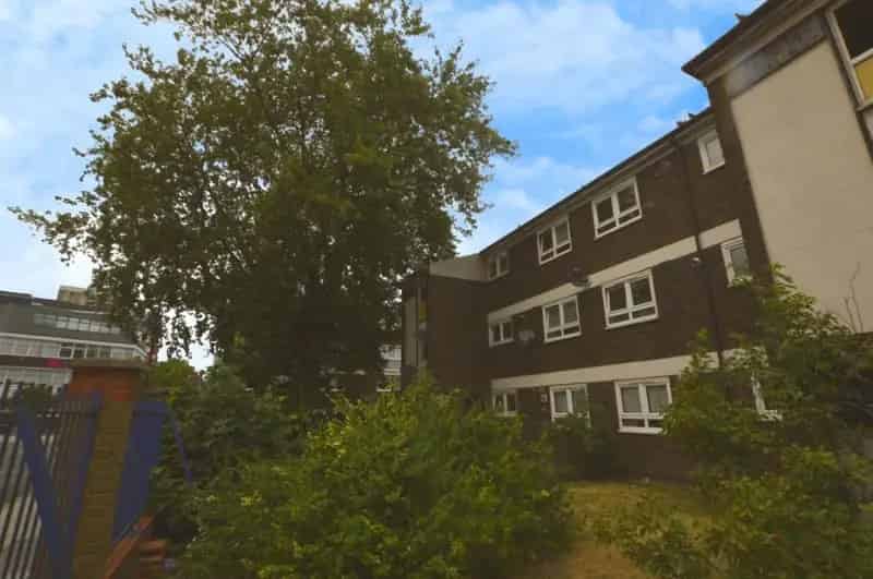 1 Bed Flat for Sale High Street Plasitow Station