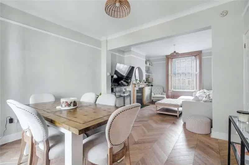 3 Bed End Terrace House Norwich - Driveway Parking and Private Garden