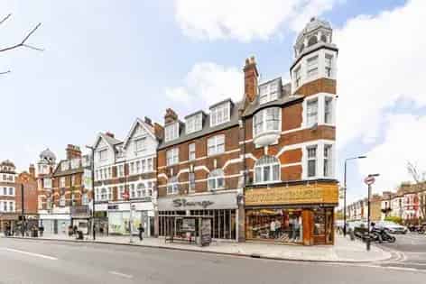 2 Bedroom 79m² Flat London - Perfect for Sharers or Couples