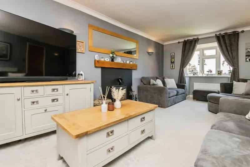 Spacious 4-Bed Family Home in Moorhayes Tiverton with Hot Tub