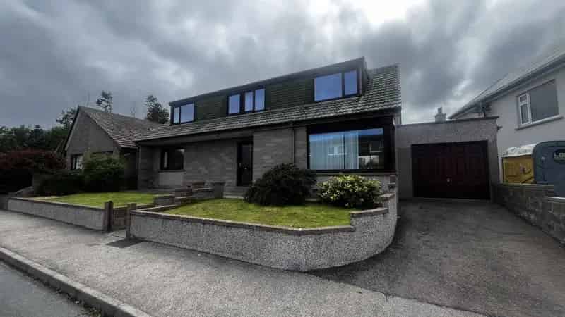 Spacious 5-Bedroom Home in Peterhead with Large Garden and Garage