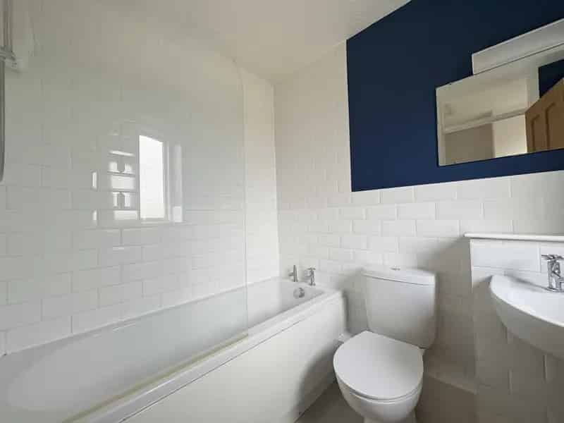 One Bedroom House Bletchley Modern Kitchen Allocated Parking