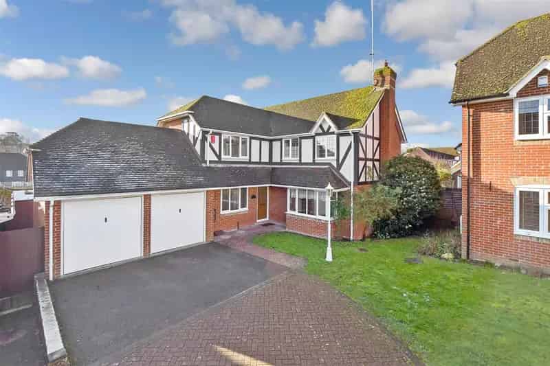 5 bedroom detached house for sale