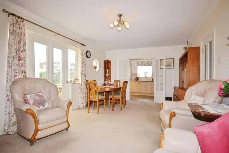 3 Bed House for Sale - Spacious Family Home with Garden and Garage