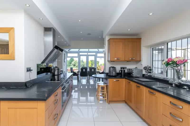 6 Bedroom Detached House with Panoramic Coastal Views