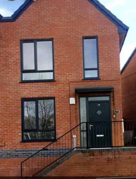 2 Bedroom New Build House Near Schools and Train Station