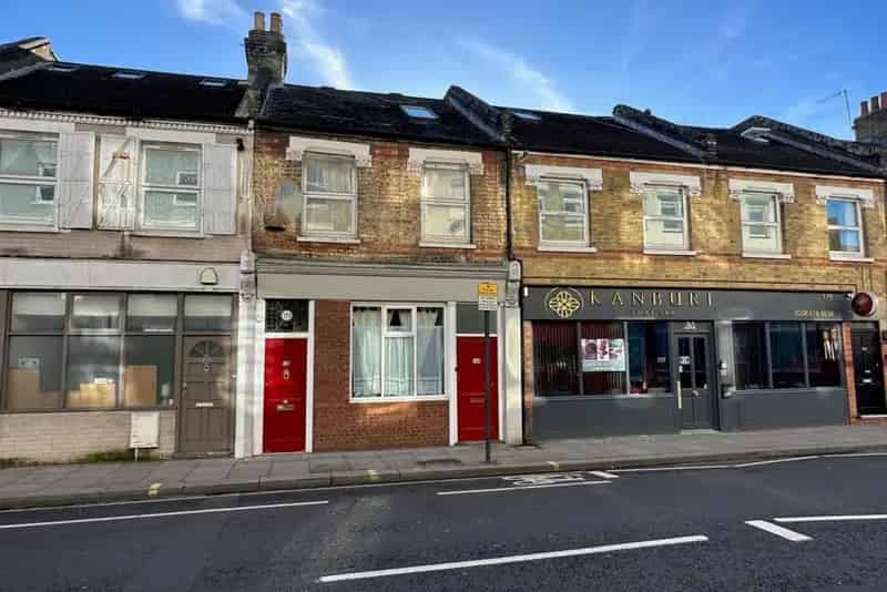 Three Four Bedroom Split Level Flat Near Fulham Broadway