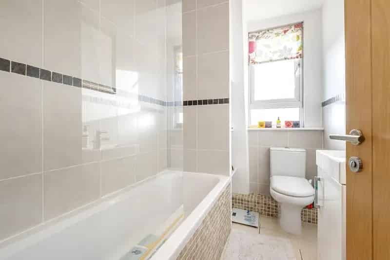 Light and Airy One-Bed Apartment in Elegant Period Building