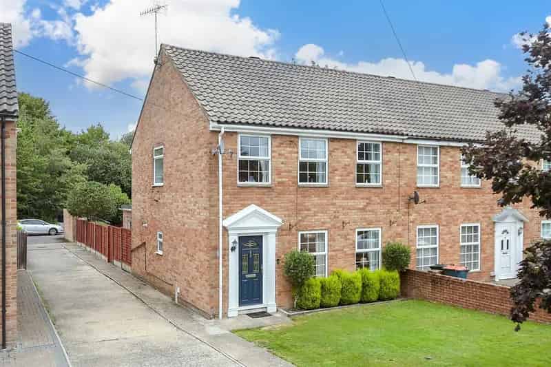 3 bedroom end of terrace house for sale