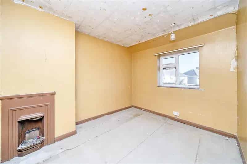 Freehold Semi-Detached House Requiring Modernisation