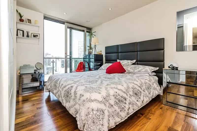 2 Bedroom Flat for Sale Salford M3 - Stunning Skyline Views