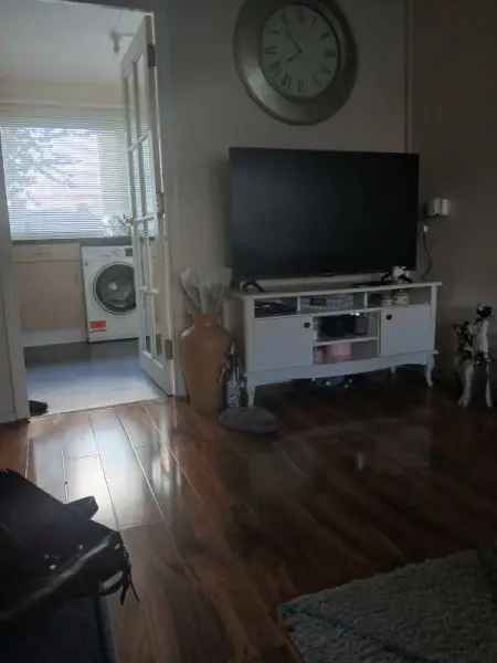 1 Bedroom Ground Floor Flat Near Town Center